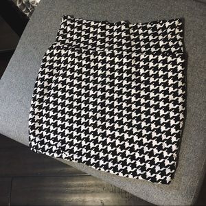 Houndstooth Mini Skirt